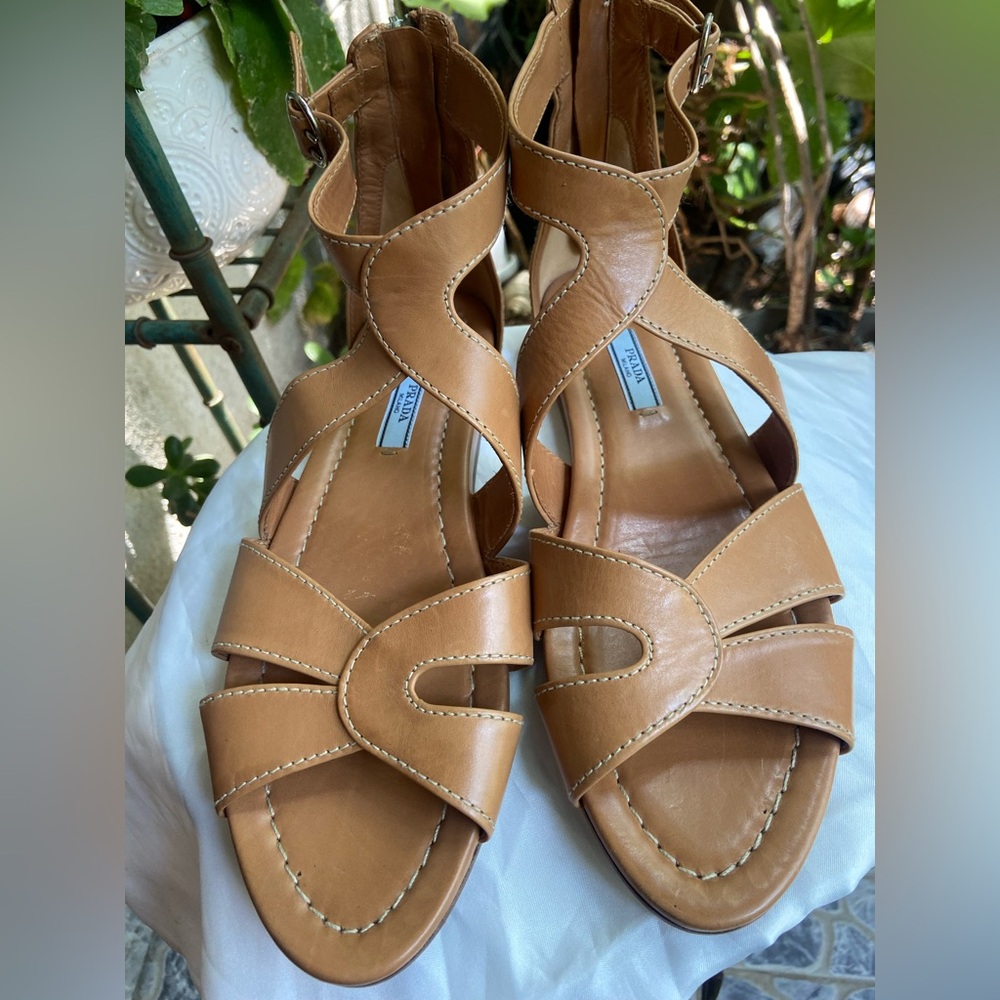 PRADA Gladiator Sandals in Tan Natural Leather. Size 40